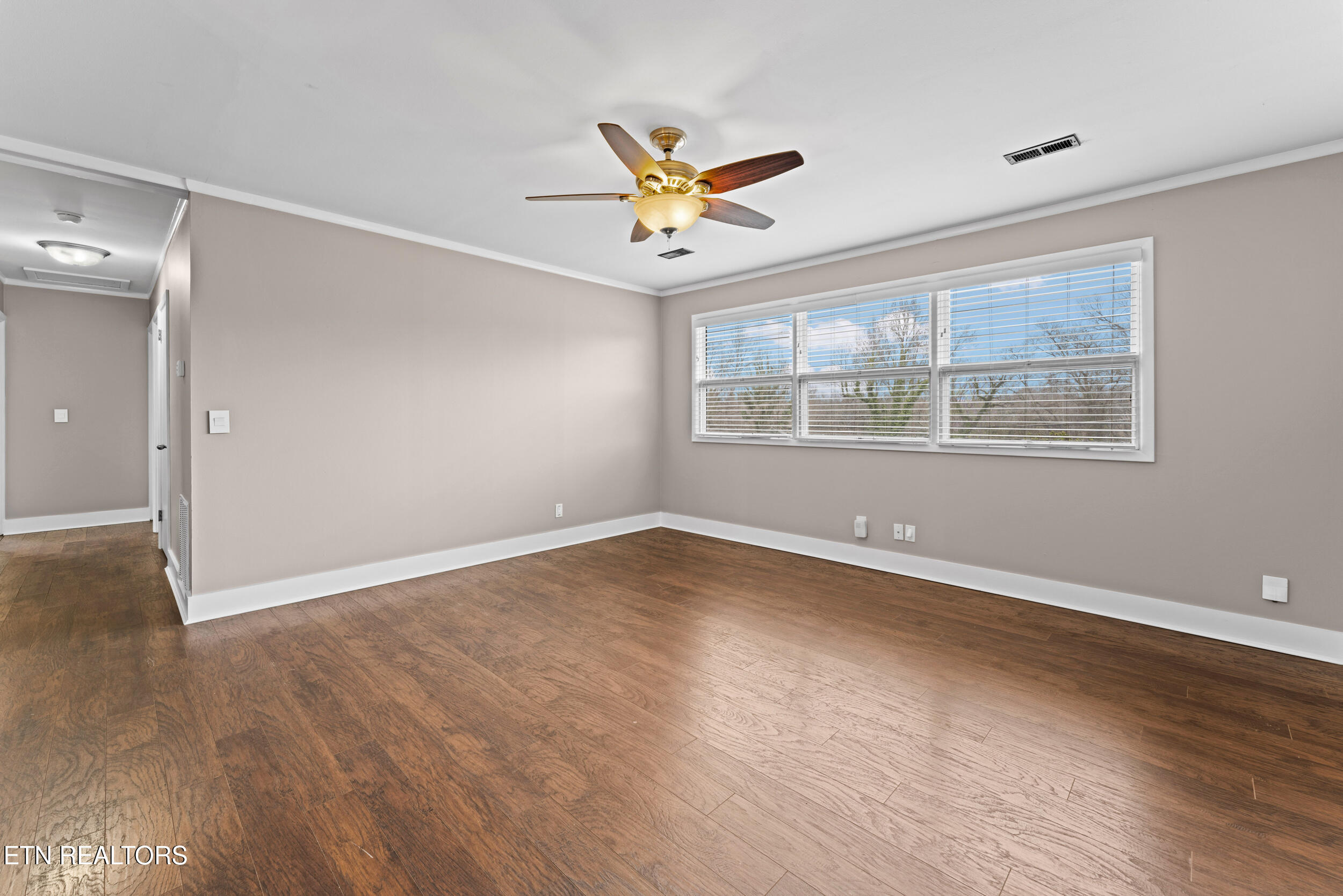 8209 Tamarack Road Knoxville, TN 37919 - Photo 6 of 36 8209 tamarack road-06