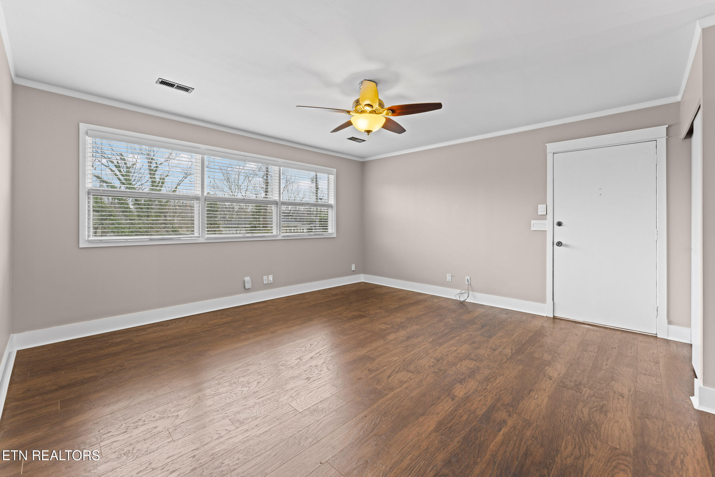 8209 Tamarack Road Knoxville, TN 37919 - Photo 7 of 36 8209 tamarack road-07