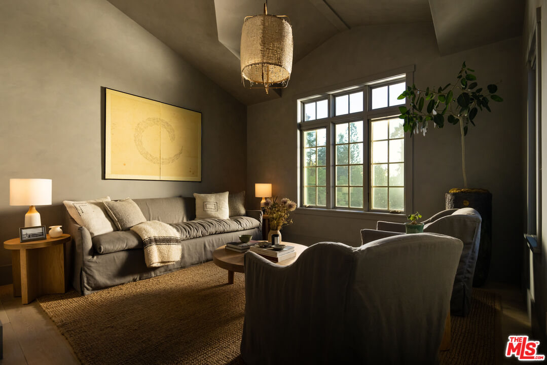 664 Elkins Road Los Angeles, CA 90049 - Photo 17 of 40