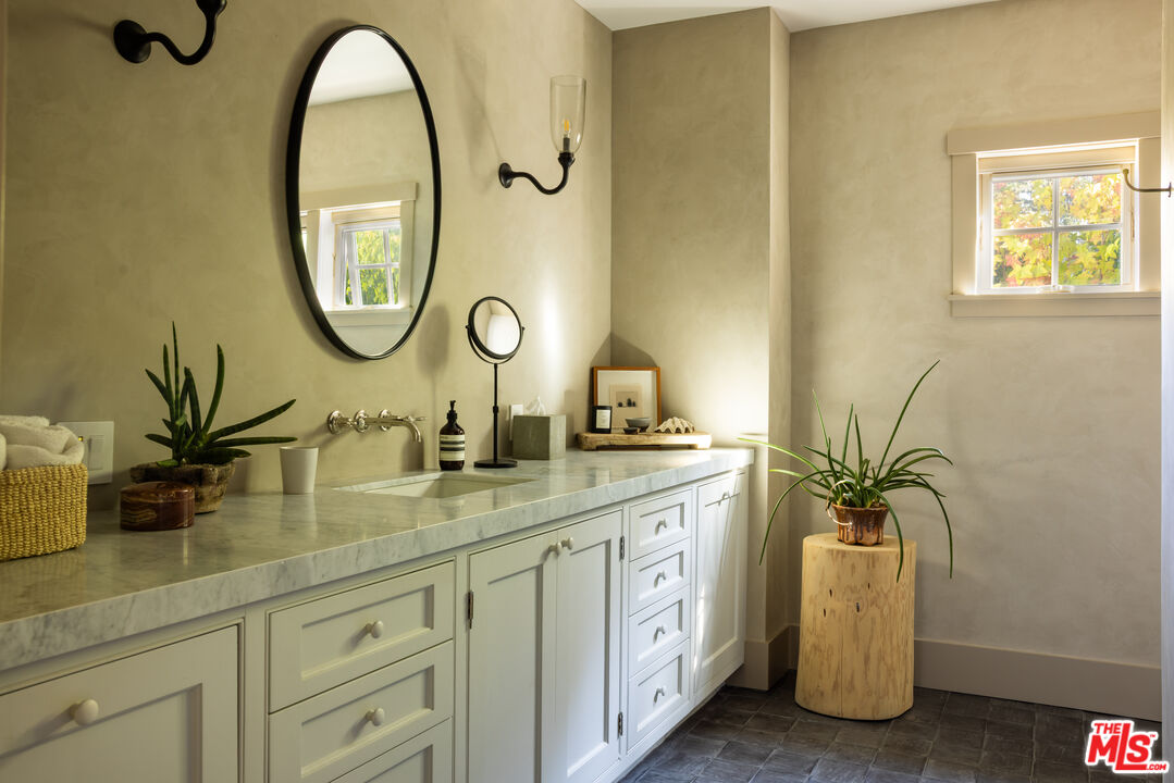 664 Elkins Road Los Angeles, CA 90049 - Photo 20 of 40