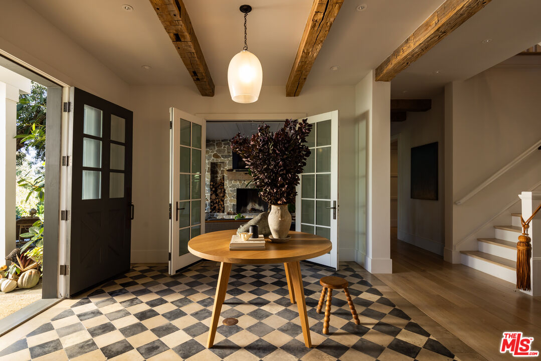 664 Elkins Road Los Angeles, CA 90049 - Photo 5 of 40