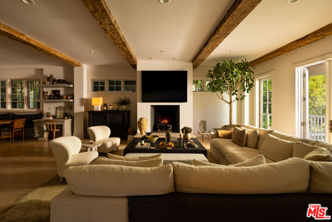 664 Elkins Road Los Angeles, CA 90049 - Photo 7 of 40