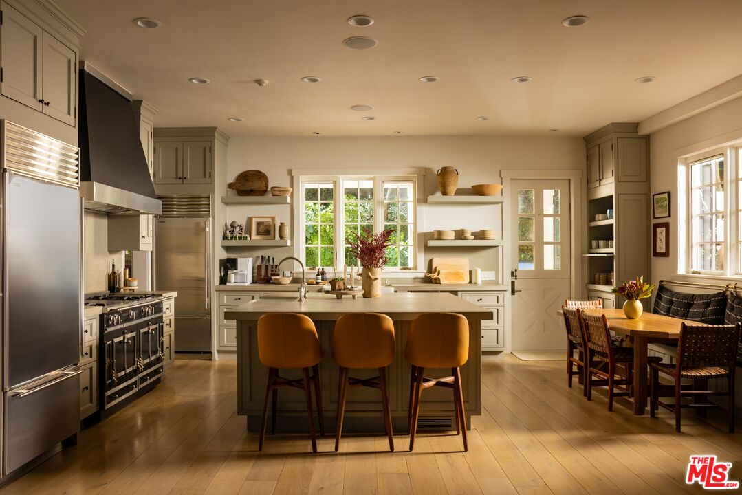 664 Elkins Road Los Angeles, CA 90049 - Photo 8 of 40