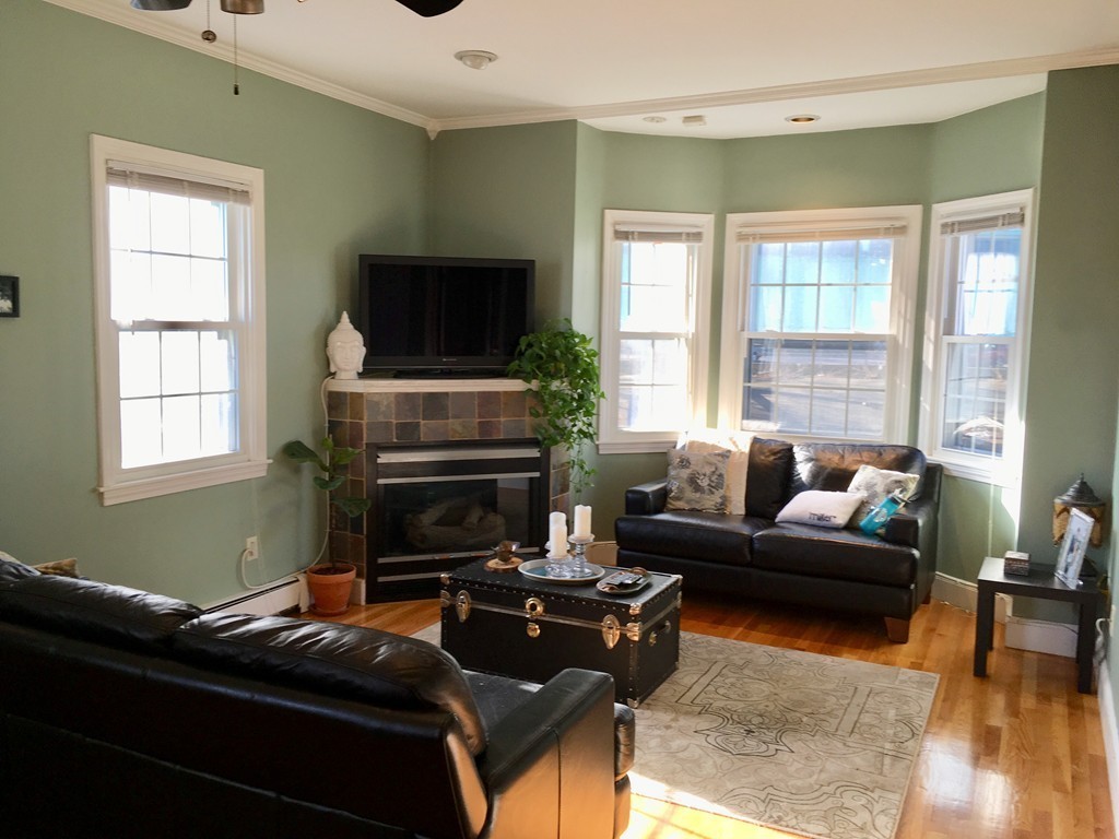 21 Chestnut Street, Unit 3 Chelsea, MA 02150 - Photo 3 of 18 Gallery Image 3