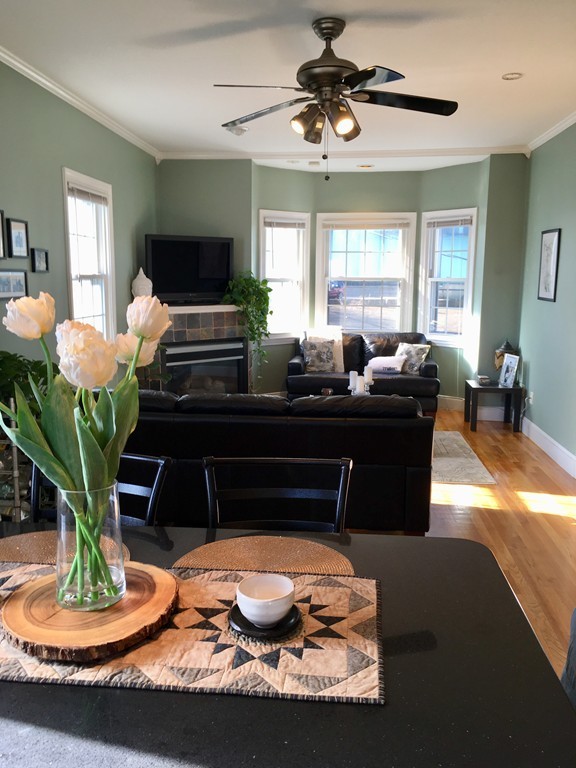 21 Chestnut Street, Unit 3 Chelsea, MA 02150 - Photo 4 of 18 Gallery Image 4