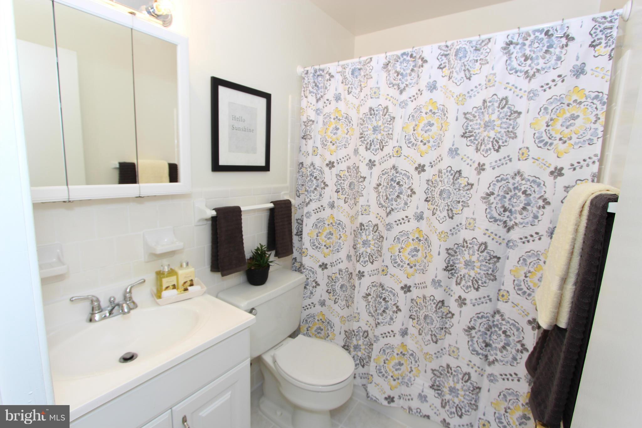 8637 Gateshead Road Alexandria, VA 22309 - Photo 18 of 30 Guest bath - upper level