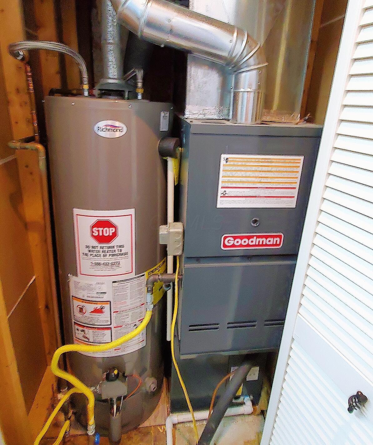 322 Reed Avenue Marion, OH 43302 - Photo 9 of 19 Furnace/ Hotwater Tank