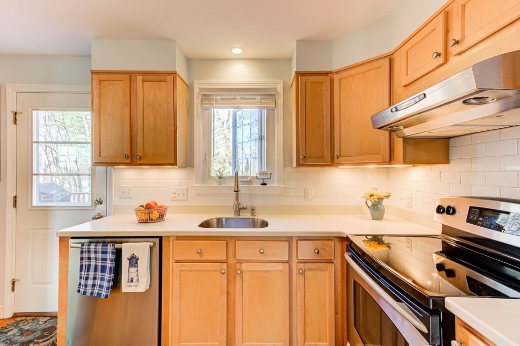 46 Susan Road Marlborough, MA 01752 - Photo 12 of 42 Gallery Image 12