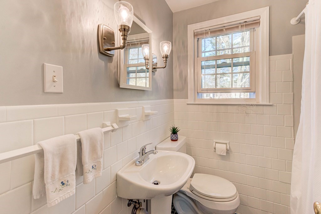 46 Susan Road Marlborough, MA 01752 - Photo 18 of 42 Gallery Image 18