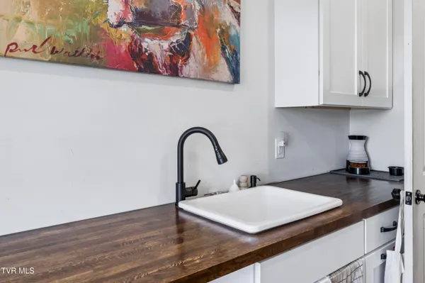 $1,200,000 | 487 Rocky Knob Road, Mountain City, TN 37683