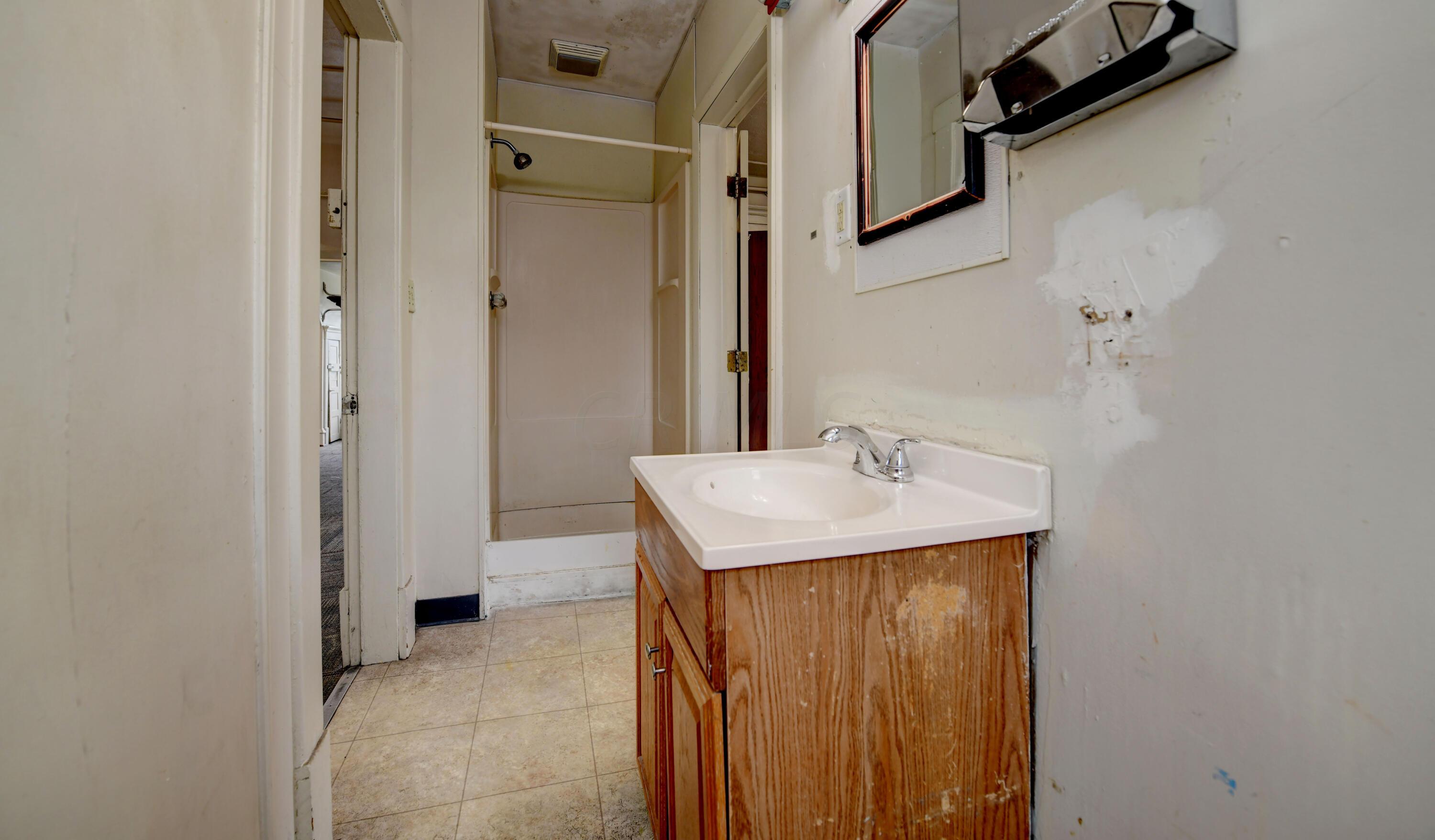 844 Bryden Road Columbus, OH 43205 - Photo 30 of 53 J&J Bath