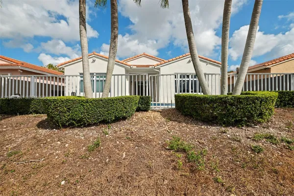 $4,900 | 15962 Southwest 62nd Street, Miami, FL 33193