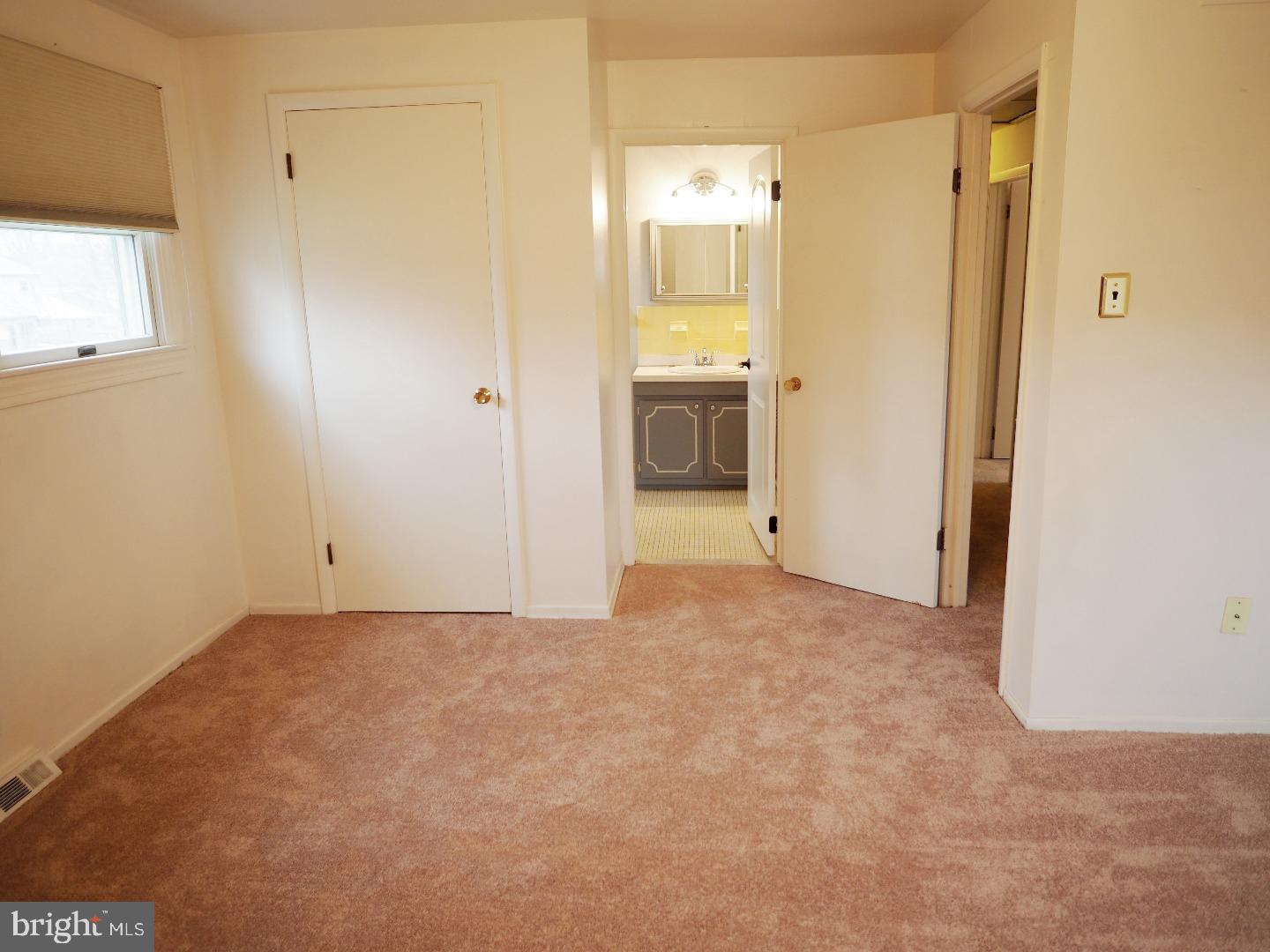 88 Iris Road Warminster, PA 18974 - Photo 12 of 24 Gallery Image 12