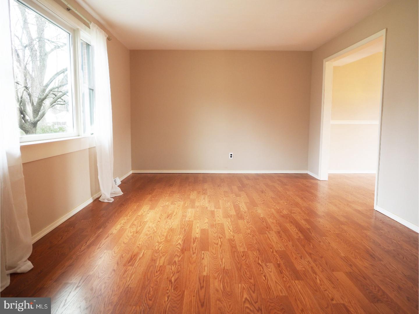 88 Iris Road Warminster, PA 18974 - Photo 3 of 24 Living Room
