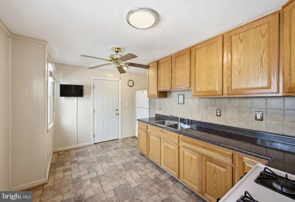 $2,400 | 3413 Yardley Drive, Baltimore, MD 21222