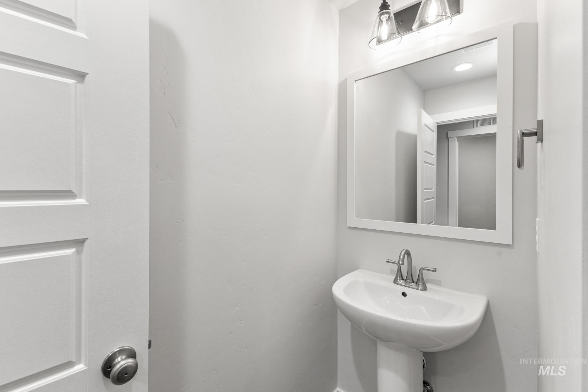 3762 West Maypearl Street Meridian, ID 83642 - Photo 11 of 29 View of bathroom