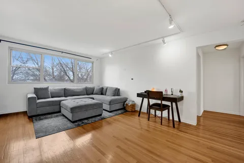 $250,000 | 3646 North California Avenue, Unit 3, Chicago, IL 60618