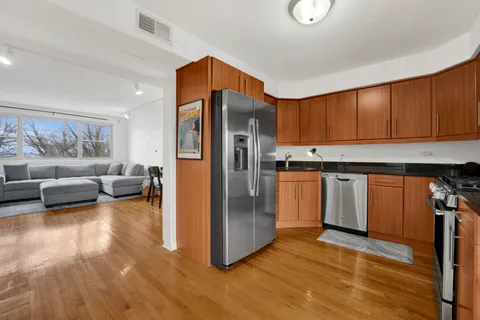 $250,000 | 3646 North California Avenue, Unit 3, Chicago, IL 60618