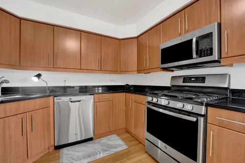 $250,000 | 3646 North California Avenue, Unit 3, Chicago, IL 60618