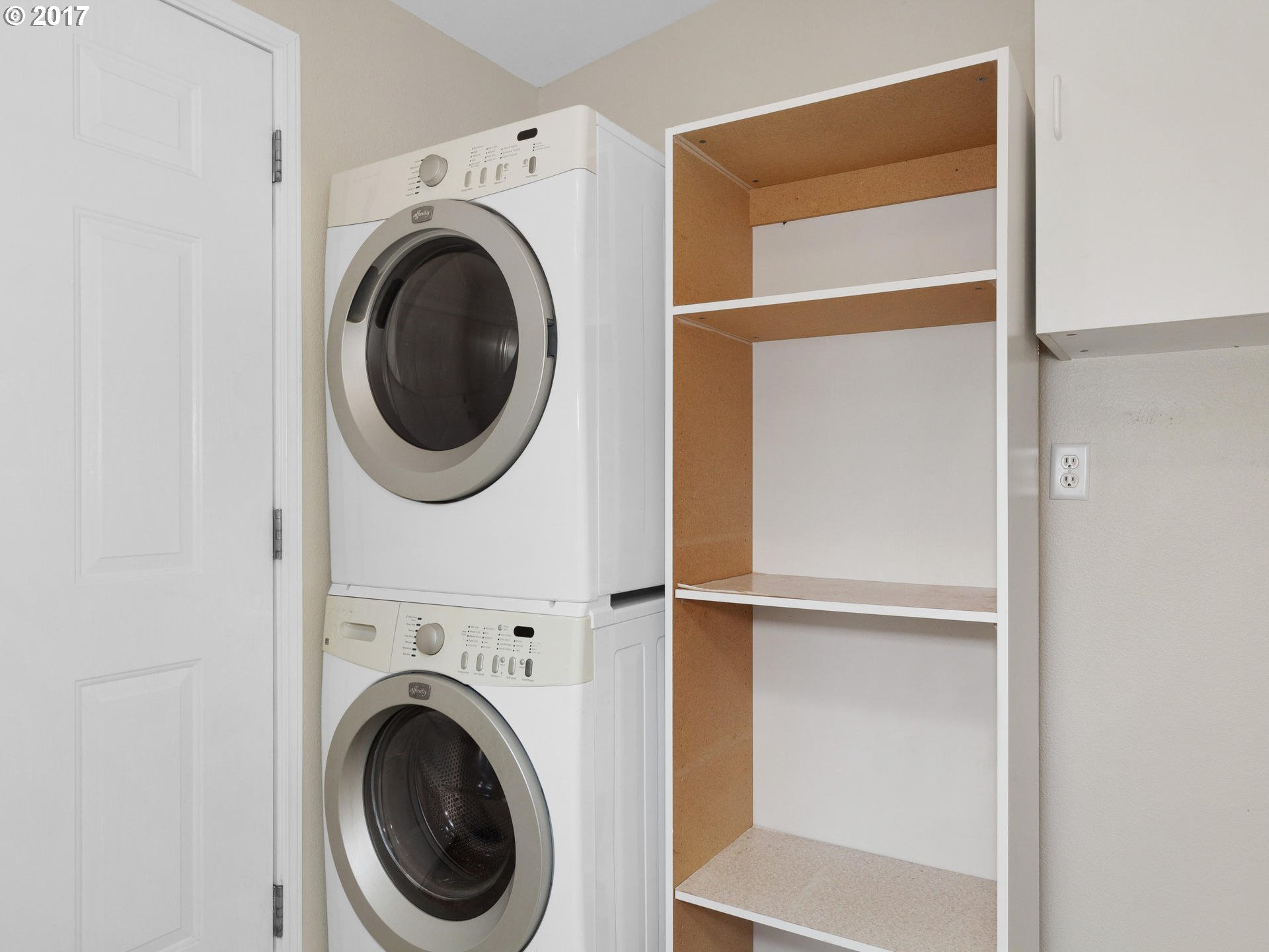 22262 South Thompson Gateway Road Oregon City, OR 97045 - Photo 17 of 32 Laundry