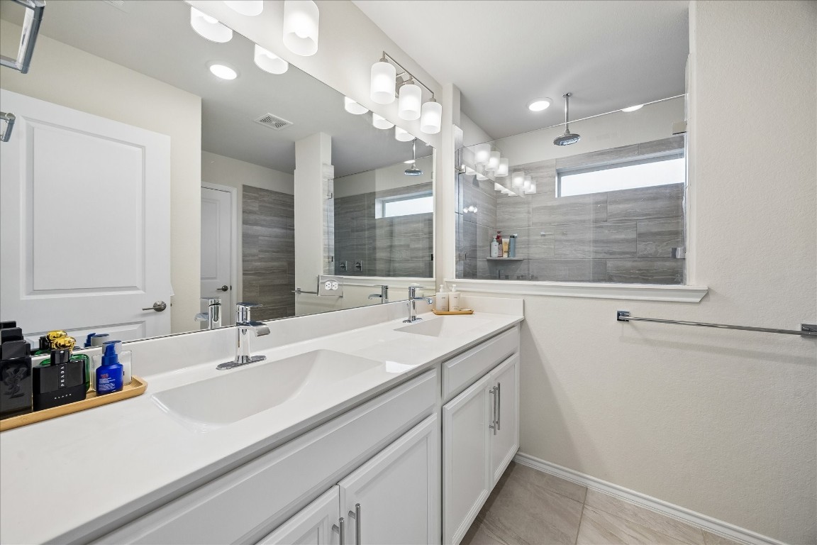 4026 Delta Rose Street Houston, TX 77018 - Photo 17 of 44 Primary en suite bathroom with dual vanities, quartz countertops and generous storage.