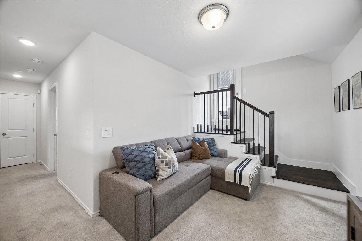 4026 Delta Rose Street Houston, TX 77018 - Photo 20 of 44 Upstairs loft conveniently located off secondary bedrooms and offering direct access to the rooftop terrace.