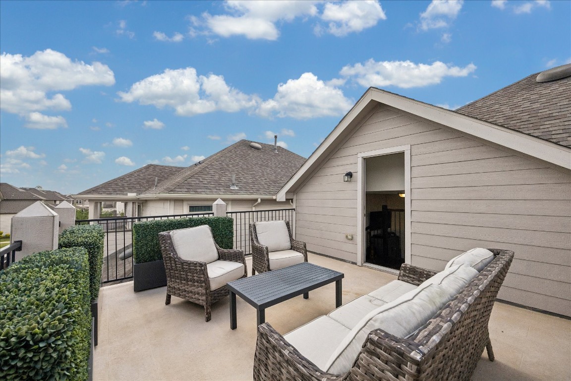 4026 Delta Rose Street Houston, TX 77018 - Photo 29 of 44 Outdoor space with direct access from the interior. Offers room for entertaining in a private setting.