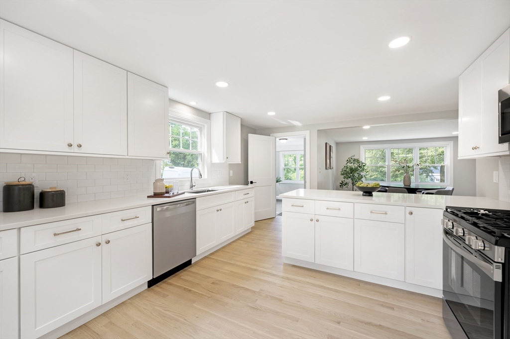 30 River Road Andover, MA 01810 - Photo 2 of 32 Gallery Image 2