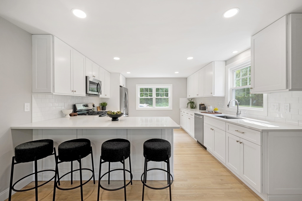 30 River Road Andover, MA 01810 - Photo 3 of 32 Gallery Image 3