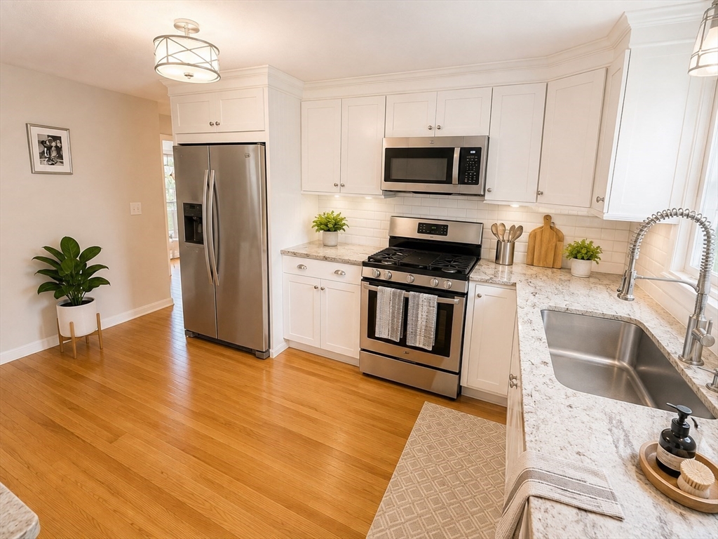 4 Bryon Road, Unit A Newton, MA 02467 - Photo 4 of 27 Gallery Image 4