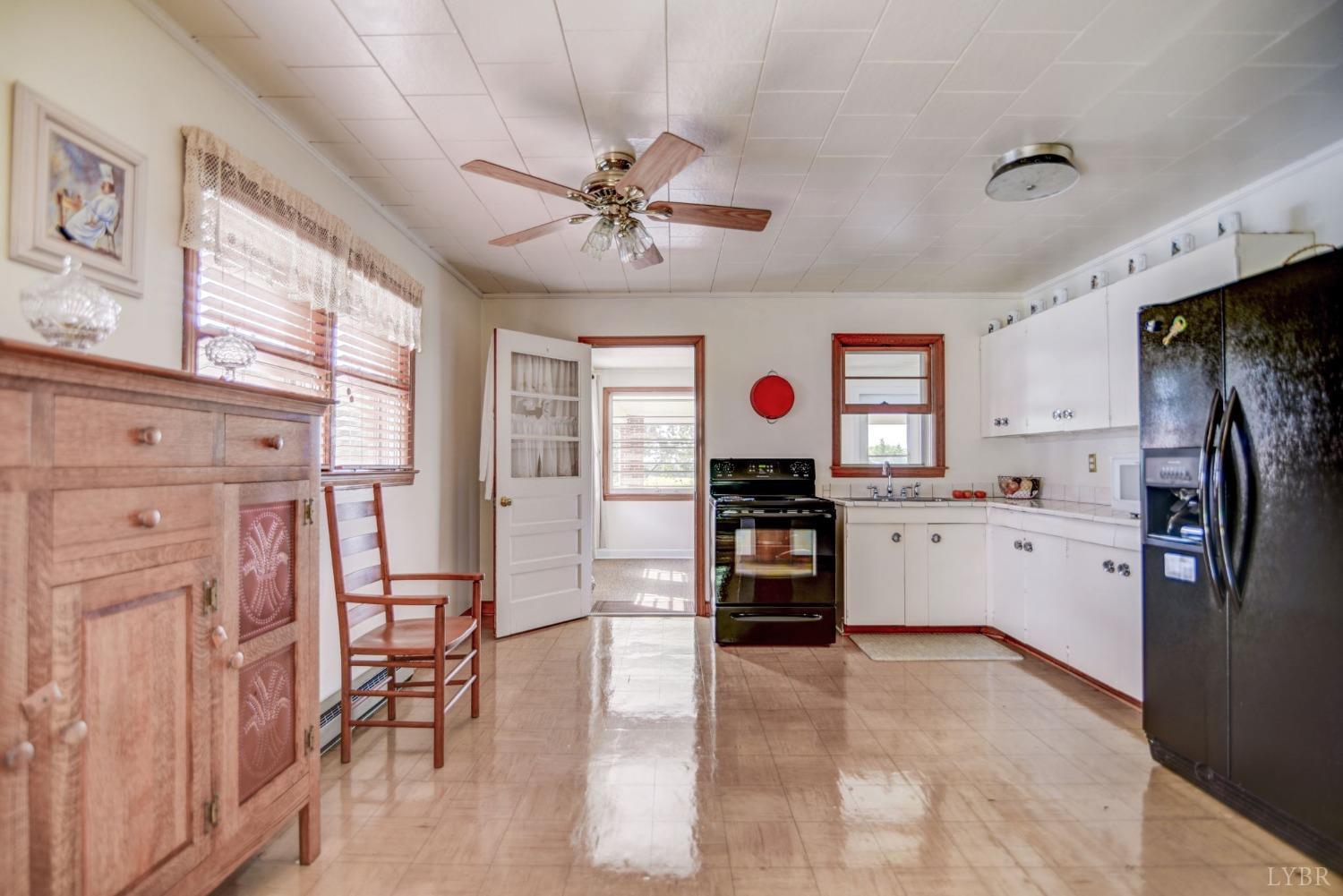 4366 Shingle Block Road Bedford, VA 24523 - Photo 4 of 40 Gallery Image 4