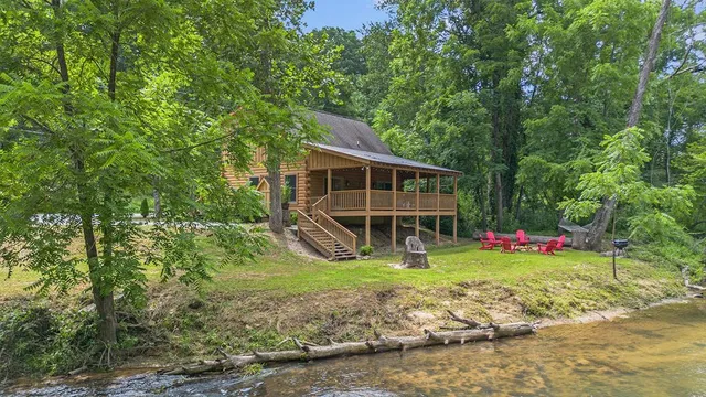 a view of a house with backyard and sitting area