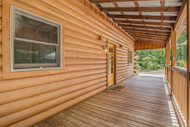 a view of a pathway both side of house