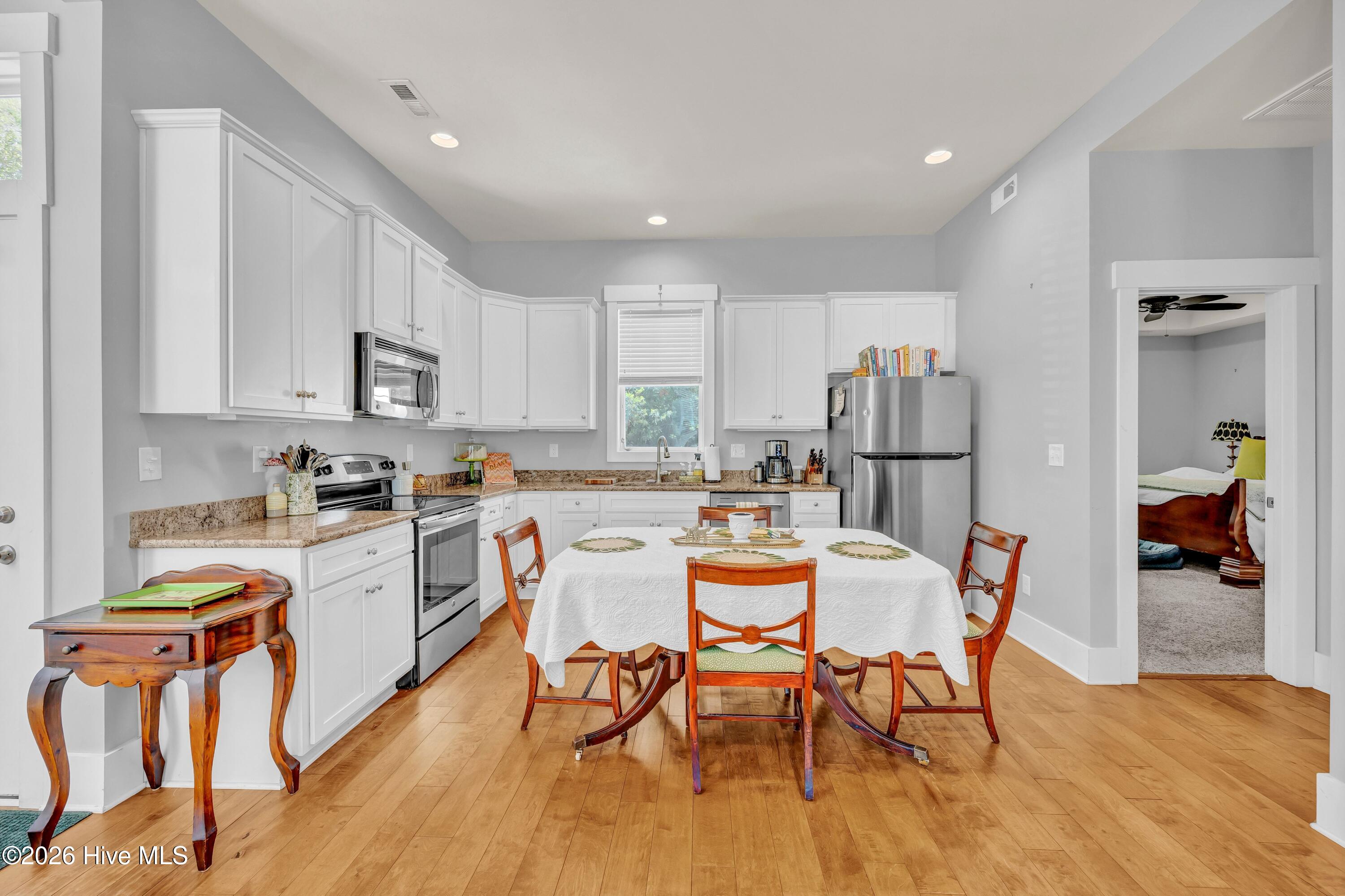 6110 Shinnwood Road Wilmington, NC 28409 - Photo 5 of 36 005_img_2131_845