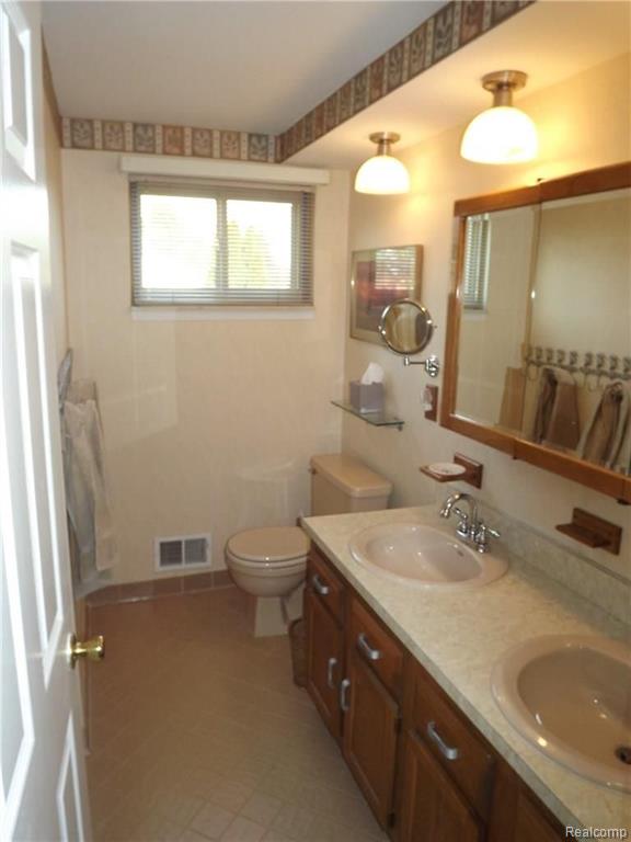 766 Lion Street Rochester Hills, MI 48307 - Photo 30 of 33