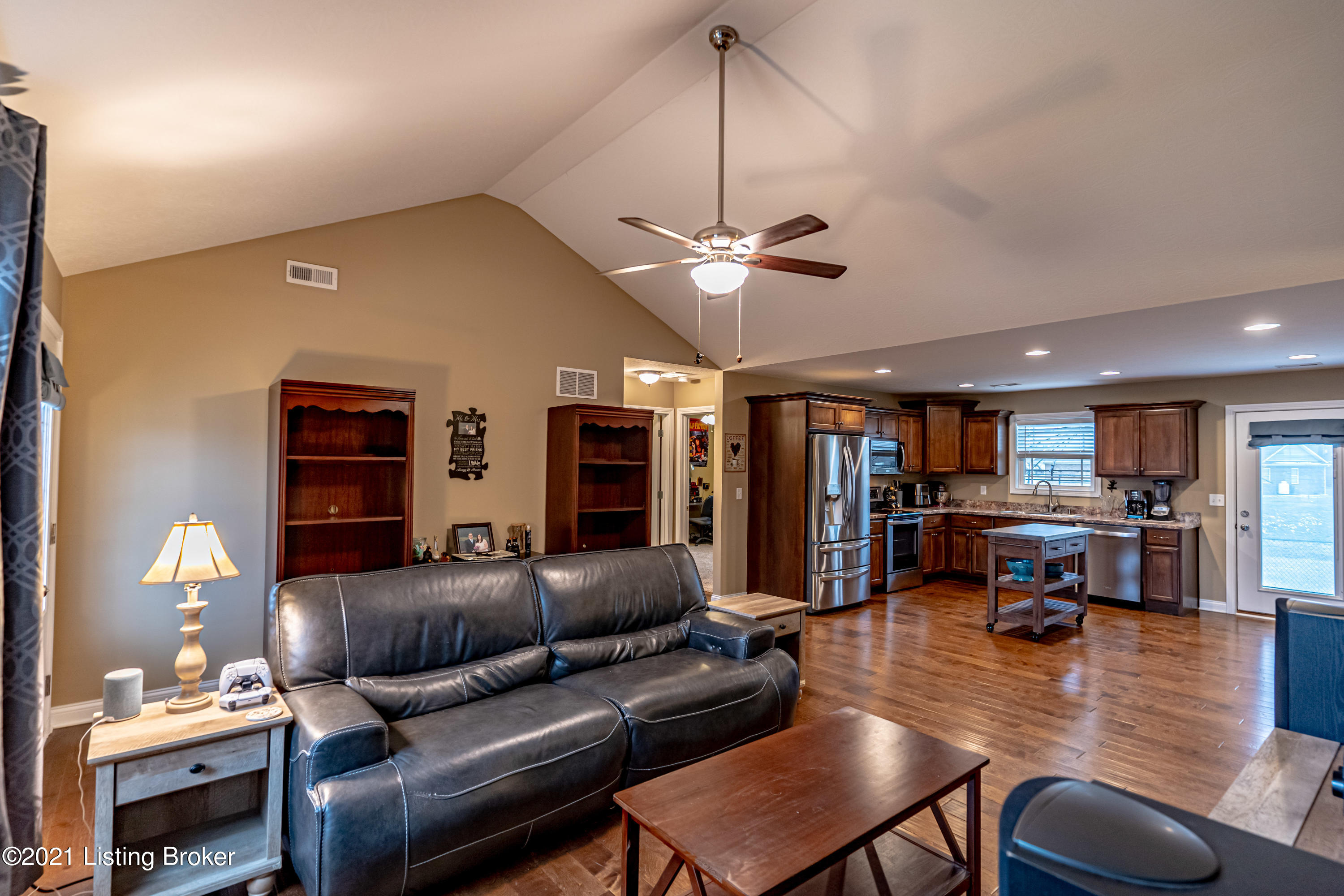 205 Ruth Lane Bardstown, KY 40004 - Photo 5 of 29 DSC03974