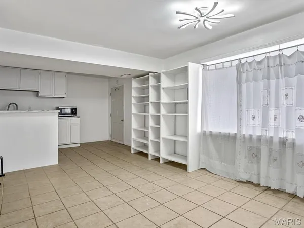 $2,400 | 217 Jubaka Drive, Fairview Heights, IL 62208