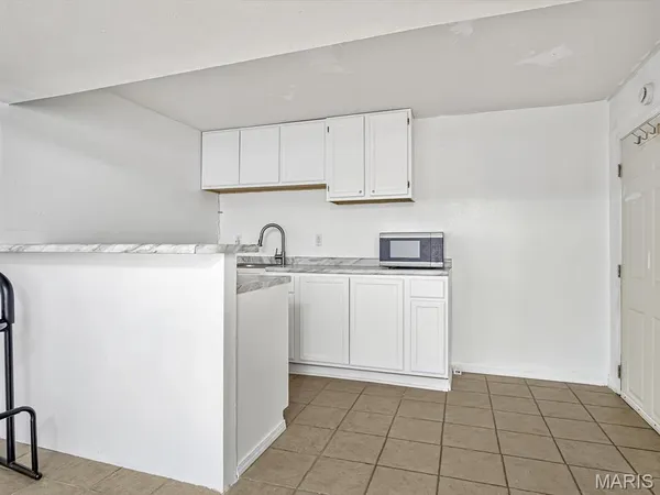 $2,400 | 217 Jubaka Drive, Fairview Heights, IL 62208