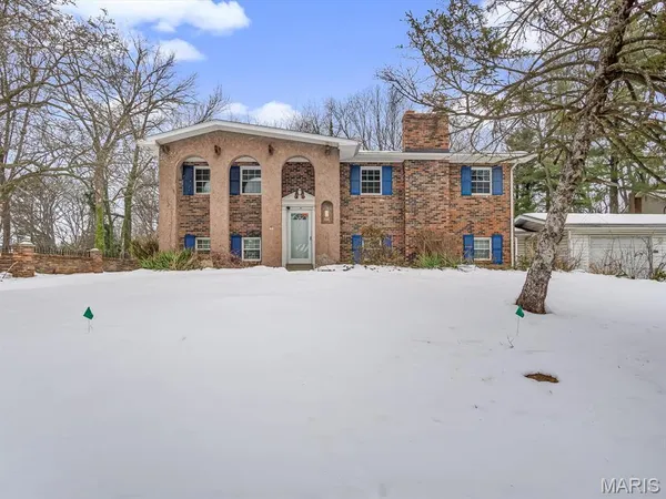 $2,400 | 217 Jubaka Drive, Fairview Heights, IL 62208