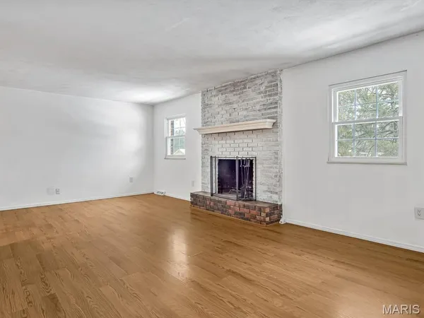 $2,400 | 217 Jubaka Drive, Fairview Heights, IL 62208