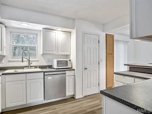 $2,400 | 217 Jubaka Drive, Fairview Heights, IL 62208