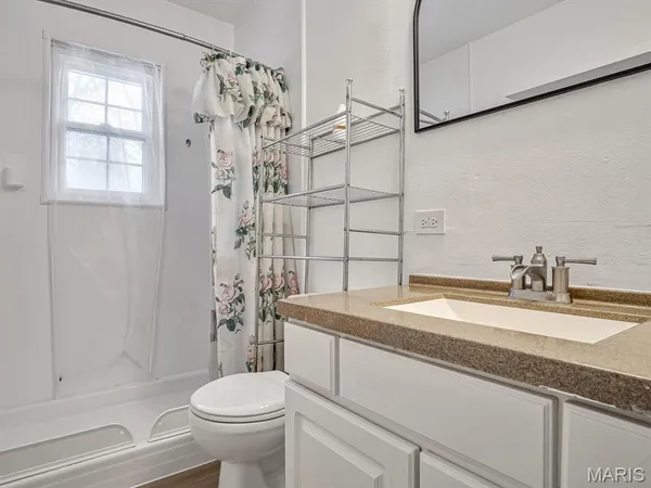 $2,400 | 217 Jubaka Drive, Fairview Heights, IL 62208