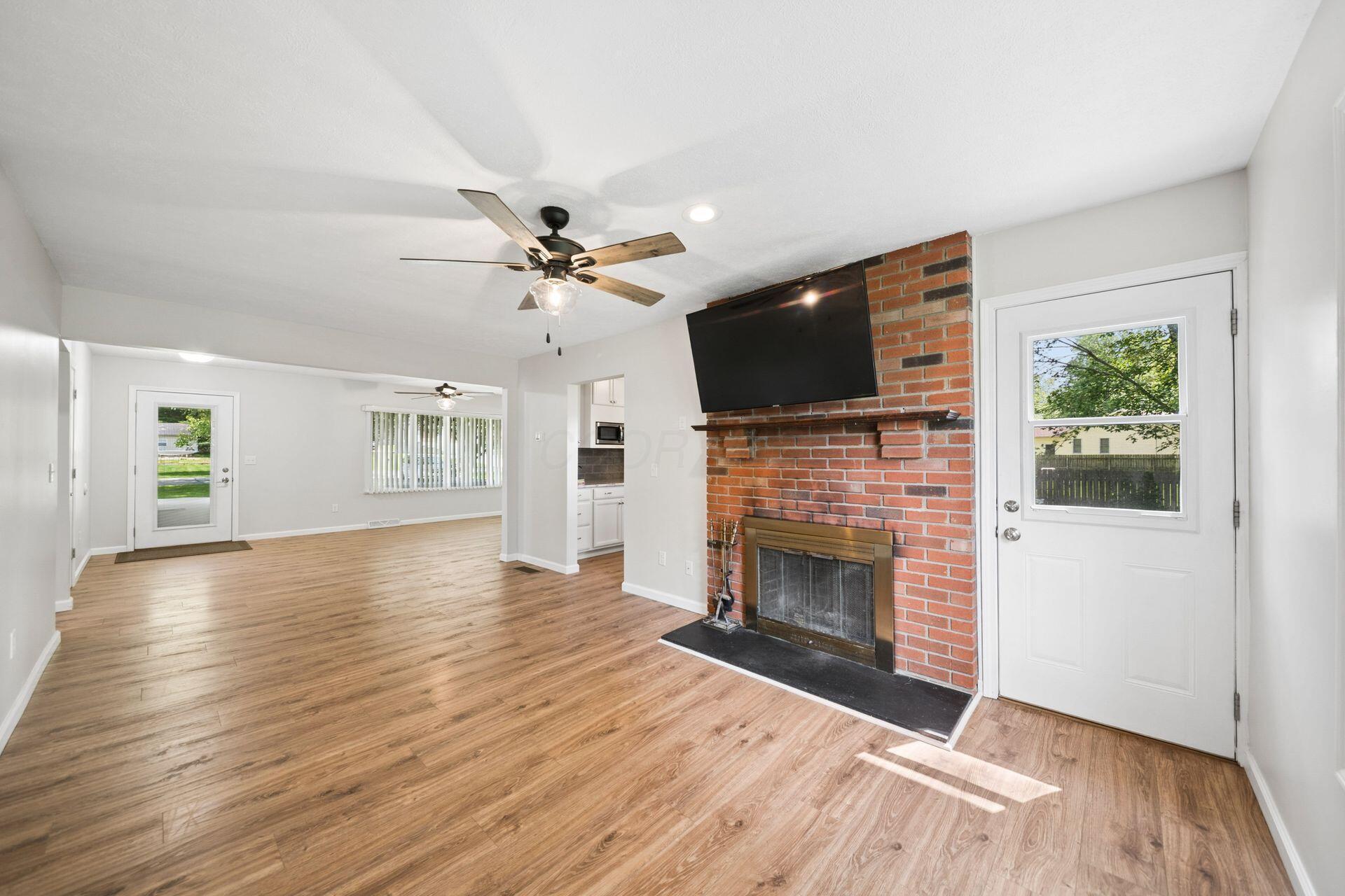 417 Forward Pass Road Southwest Pataskala, OH 43062 - Photo 18 of 53 Open Concept family room w/fireplace