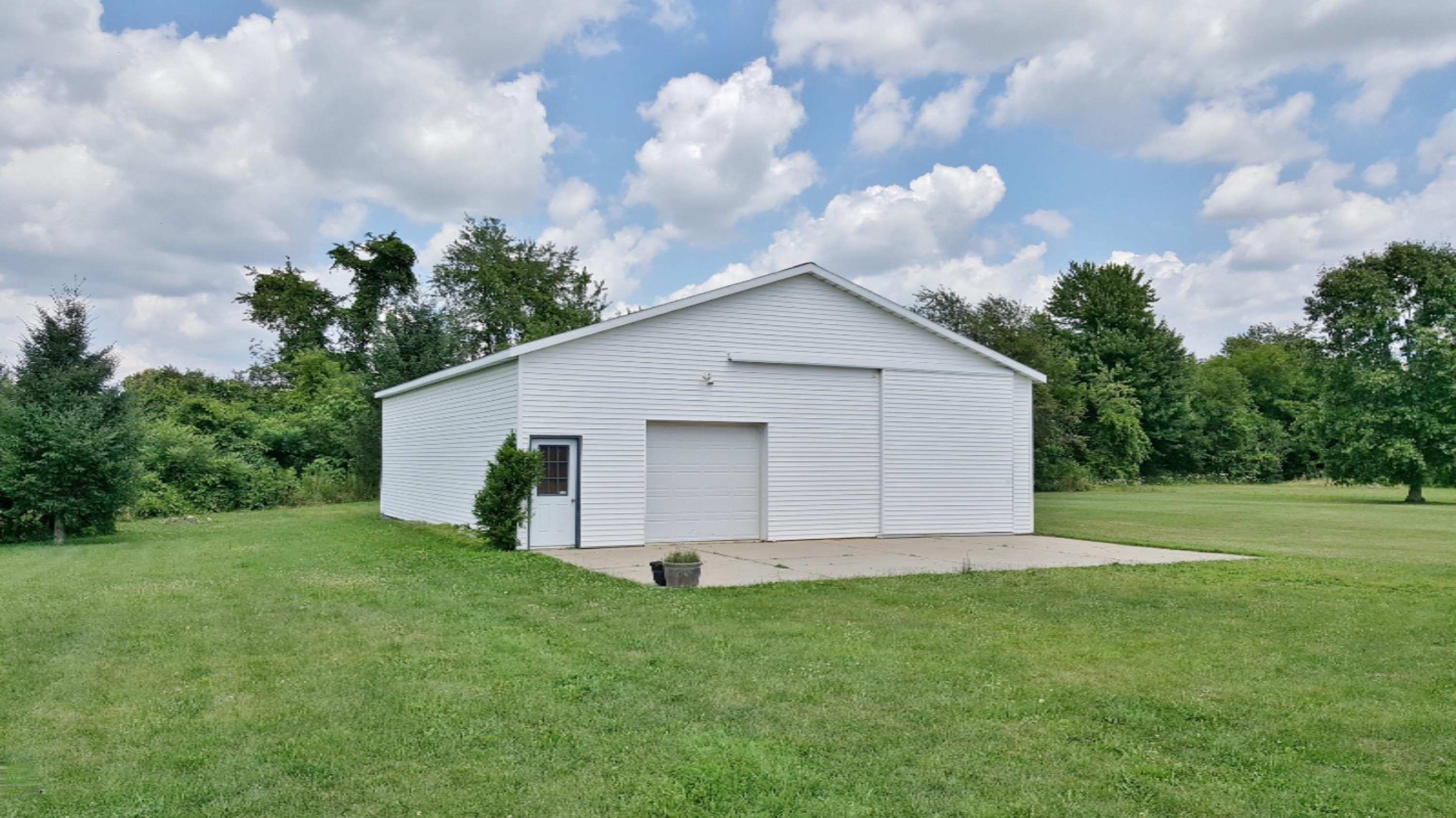6659 Snyder Road Berrien Springs, MI 49103 - Photo 3 of 21 20160726_135111