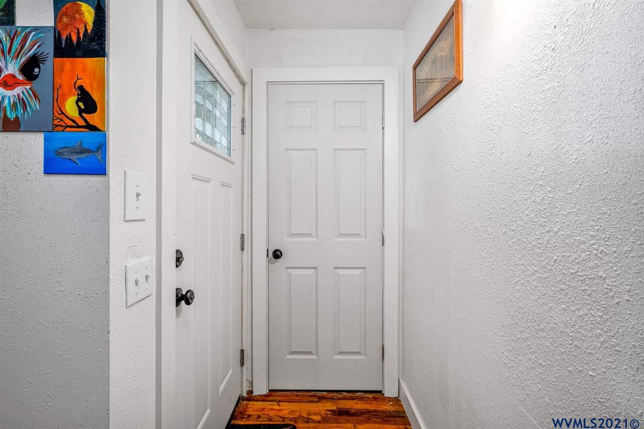 1075 Baxter Road Salem, OR 97306 - Photo 12 of 25