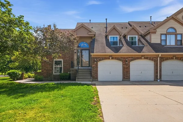 $389,500 | 489 Banyan Tree Lane, Buffalo Grove, IL 60089