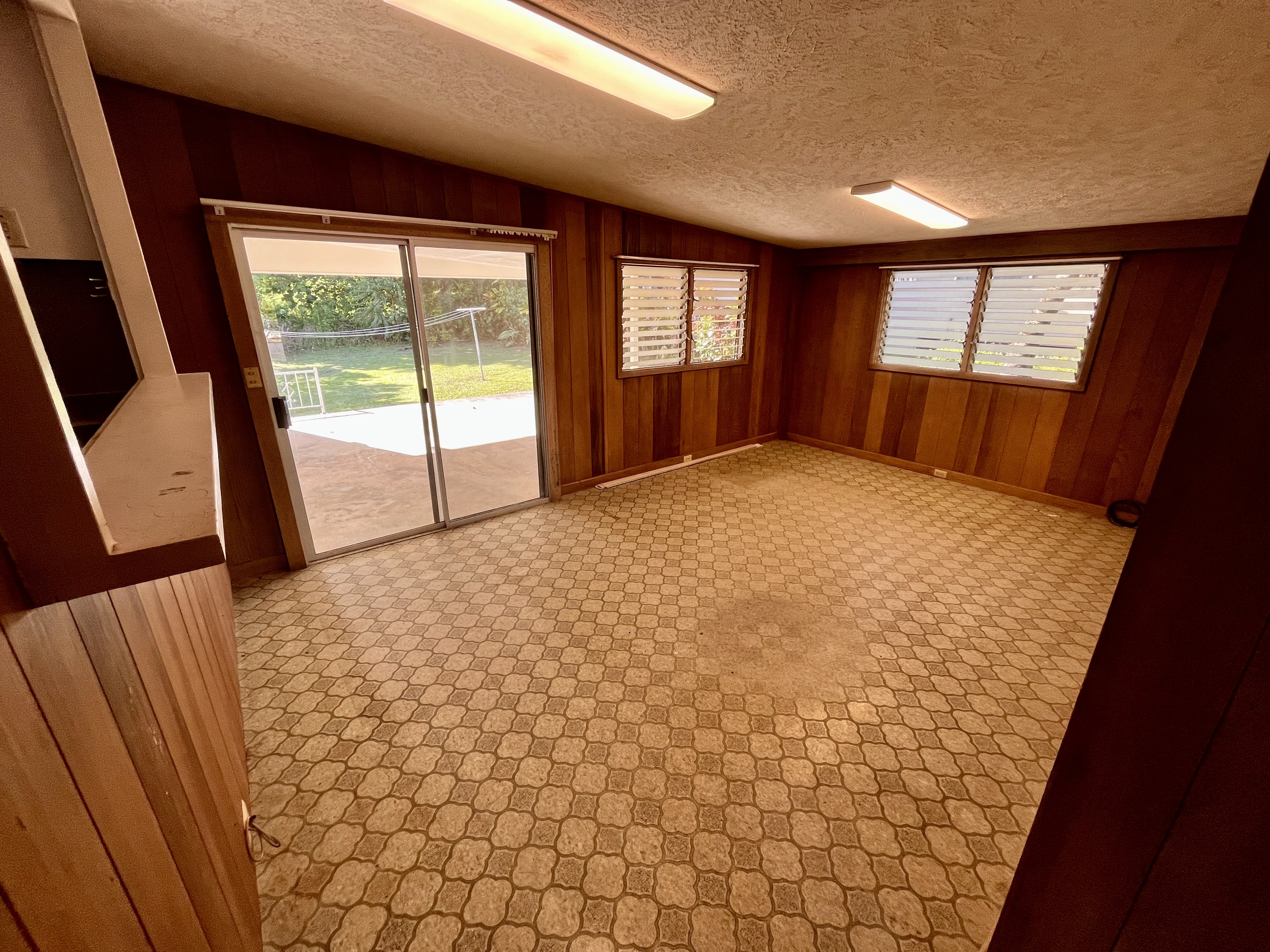 106 Laula Road Hilo, HI 96720 - Photo 11 of 30 a view of an empty room and window