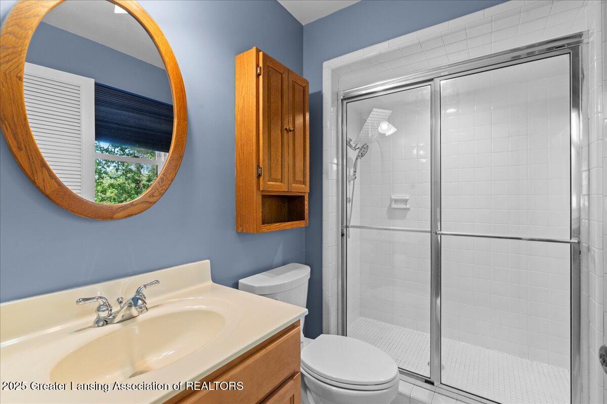 4340 Barton Road Lansing, MI 48917 - Photo 15 of 21 Ensuite
