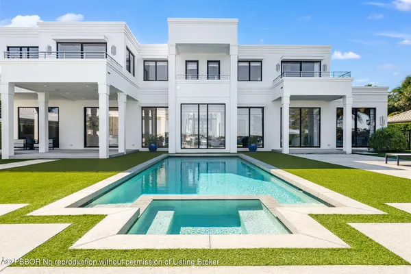 a view of entryway and hall