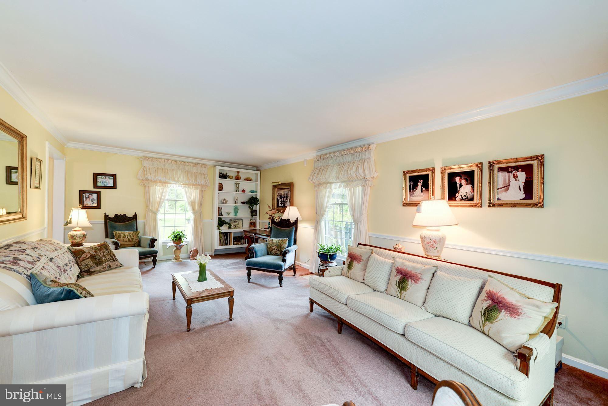 6016 Chapman Road Lorton, VA 22079 - Photo 13 of 47 Great family room for entertaining and socials